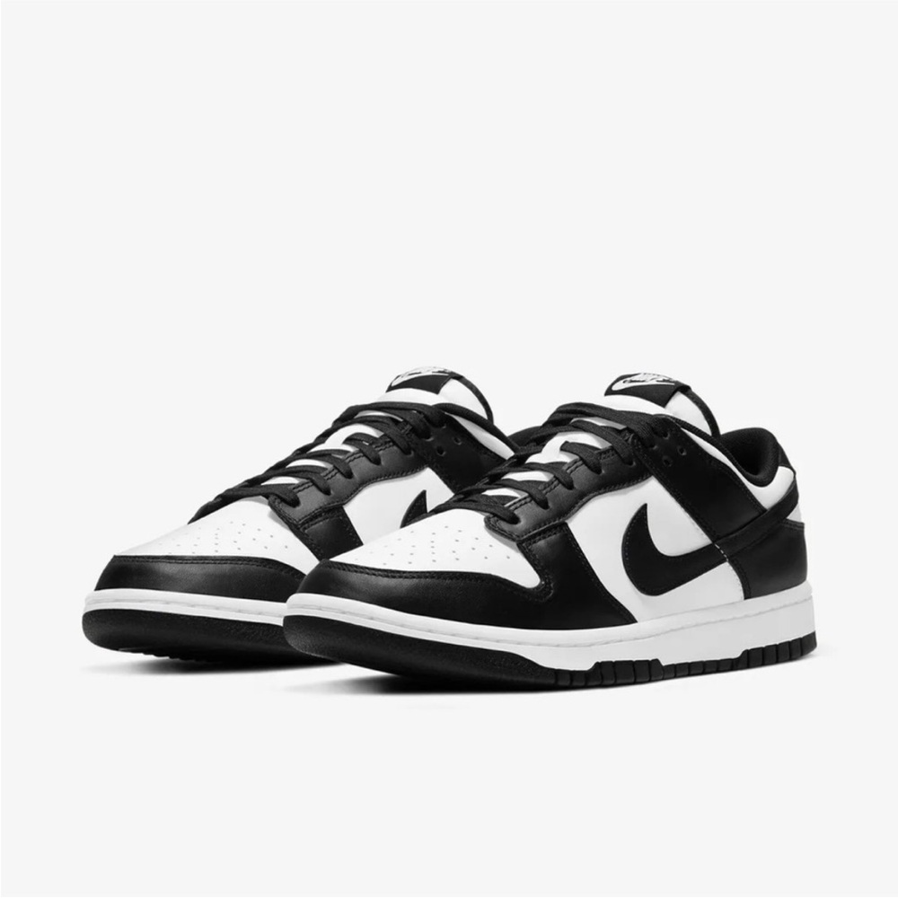 NIKE DUNK LOW PANDA - Women’s 8US